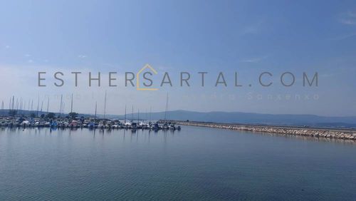 Casa con Potencial en Primera Línea de Mar en Vilanova de Arousa (2/6)